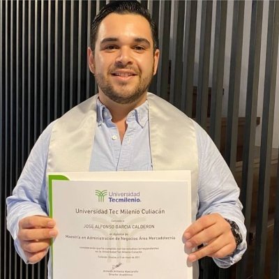 •@Boosting
•@buenapata
•Master en Finanzas
•Master en Marketing|
