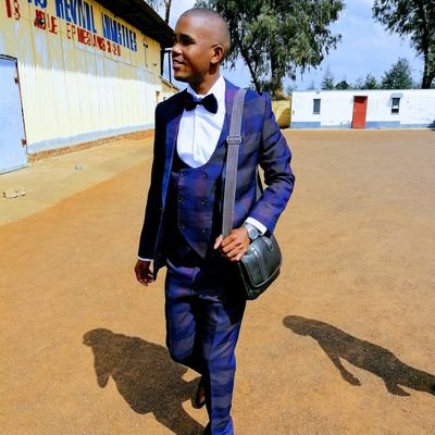 SupriseUbuntu's profile picture. Study BA in Environment at UNISA.🏣
||♤"There is no elevator to success, you have to take stairs"||🗽|| Inst 🎠SupriseUbuntu||