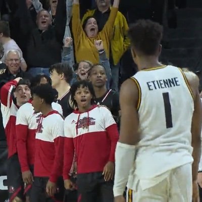 Fan-made account following all things Wichita State MBB || Writer for https://t.co/KjRpiHustt || Opinions are mine, pics and videos are probably not #WATCHUS