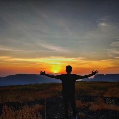 Computer Science major 👨💻👨🎓| Photography Beginner📸📷 | UI/UX enthusiast 📱✨| Investor 💵💹