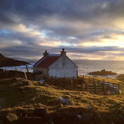 Micro blog of The Shiants Isles - a group of islands in the Hebrides, North West Scotland. Raising funds for existing and new bothies. Tweets by Tom Nicolson.