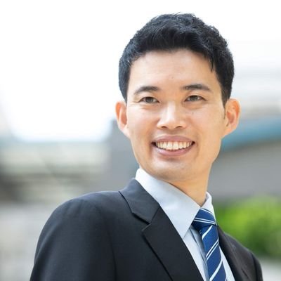 ふるさと千葉県四街道市をこよなく愛する42才。小6で夢見た市長。夢と現実の狭間で奮闘する日々を発信します!四街道や地方自治、政治家、子育てなど生活に役立つ情報をせきららに。趣味はスポーツ観戦と将棋。最愛の妻と3人の子育て中。慶大法→千葉銀→四街道市議→千葉県議(2期)→四街道市長