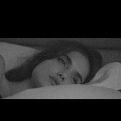 Emo354's profile picture. ﻟَﺴْﺖُ ﺑِﺨَﻴْﺮْ ؛ ﺃﻓْﺘَﻘُﺪِﻙِ ﻭَﻛَﺄﻧَﻨِﻲّ ﺃﻓْﺘَﻘِﺪُ ﺣَﻴَﺎﺍﺗِﻲْ ﺑِﻜُﻞِ ﻣَﺎﺍ ﻓِﻴْﻬَﺎ #