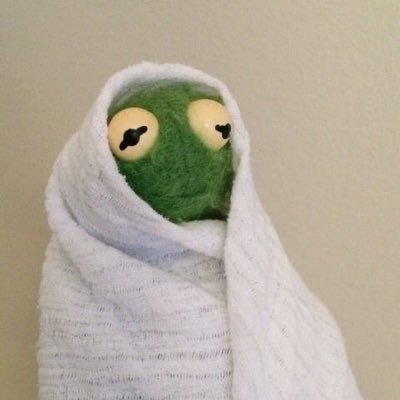 astrovalo's profile picture. ☽ not a scammer