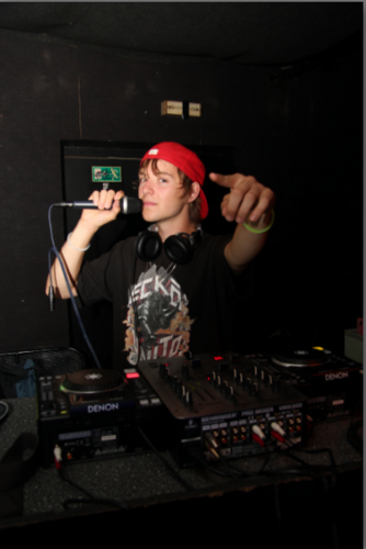 skejtaceksiky's profile picture. My hoby is snowboarding, skateboarding and adrenalin sports... I have iphone x and i love muzic and party...