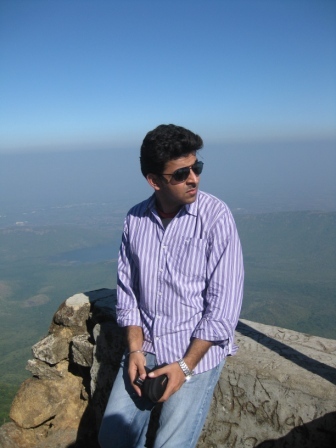 IcecreamWalah's profile picture. Dreamer, Midnight Poet; Food Researcher @BloomsburyPub, @PenguinRandom; Author of #BuriedSeeds, the Biography of @TheVikasKhanna @WisdomTree; #ProjectO Founder.