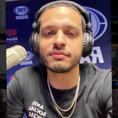 host/anchor @foxsportsradio | @sportsrapradio1 M-F 12-3ET | Lemon Pepper Parlay @extrapointspod | third wheel of  @oddcouplefsr | subscribe to my Substack👇🏽