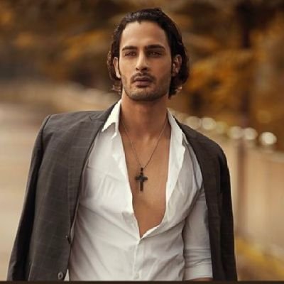CONNECTING UMAR RIAz fan from world to became a large fandoms . connect with mega trend