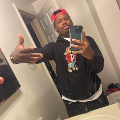 Avid gamer and sports athlete🏀🏈 Very funny comedian follow my ig for videos @yaboi.dre_