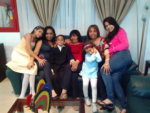 Hija, Madre, Esposa y Agente de Seguros Internacionales. Venezolana Pensante.   Amar es mi verbo favorito y agradecer lo que más llena el alma. 
⚘🌿🌷🌱🍀🌻
