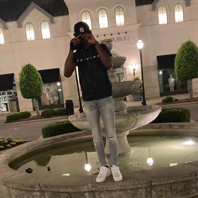 Sports Performance Trainer @thecoresports Football Coach @go4itathletics 23 y/o “To whom much is given, much is required” Luke 12:48