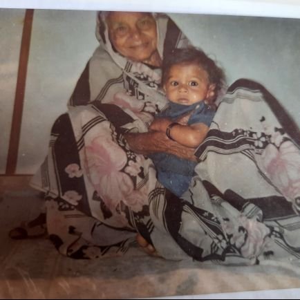 sumanalok's profile picture. A passionate photographer, traveller, graphic designer, music lover..