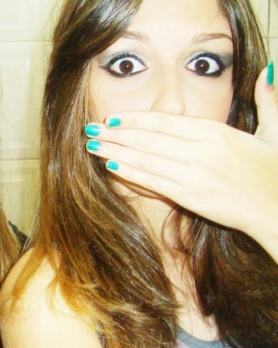 Sabe as pequenas coisas? Pequenos gestos? Pequenas palavras? Olhares? Sorrisos? Então, me conquistam.