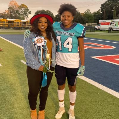 class of 2022/shs 🦈 |DB| 169lbs 5’10 RIPpops🙏🏽. God ant make fear 🙏🏽