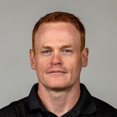 Frontend developer specializing in React and Next.js. Free time is split between family, ice hockey and weight-lifting.