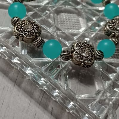 New business owner! Follow and support my etsy shop! @jewelrybykloey