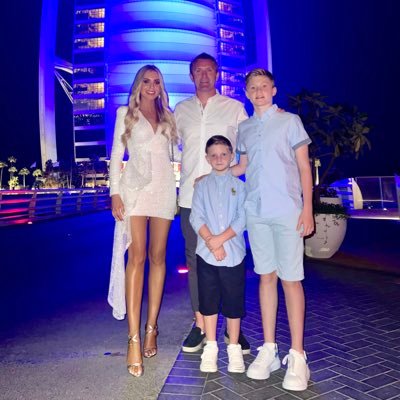 Mum to my gorgeous boys Robert and Hudson👨‍👩‍👦‍👦💕. contact kate@Bold-management.com Instagram- @claudinekeane1