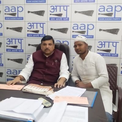 Drsatish_speaks's profile picture. Member #सामाजिक_न्याय_समिति 
एक ऐसा नाव जिसको किनारे की तलाश हो।  #राजनीतिक_विश्लेषक #स्वतंत्र_पत्रकार 
जिला कार्यसमिति सदस्य (यूपी छात्र संघ)