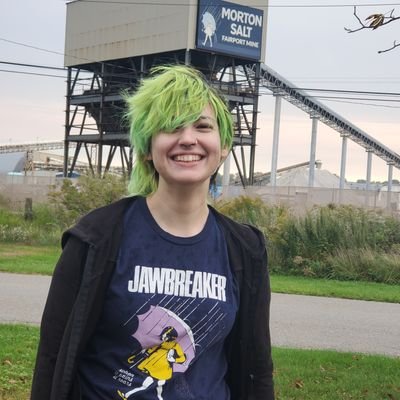 shelves_'s profile picture. just a big fan of salt