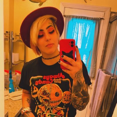lexghoul__'s profile picture. “Be Strong, Be Fearless, Be Beautiful, and Believe That Anything Is Possible When You Have The Right People There To Support You”