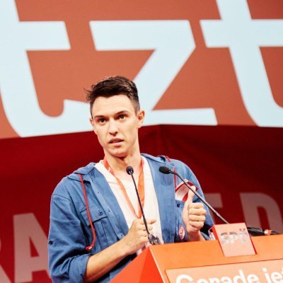 Vorsitzender der Sozialistischen Jugend Österreich & Jugendbezirksrat in #1210 | Twittert über Politik, Sport und alles, was sonst noch interessant erscheint