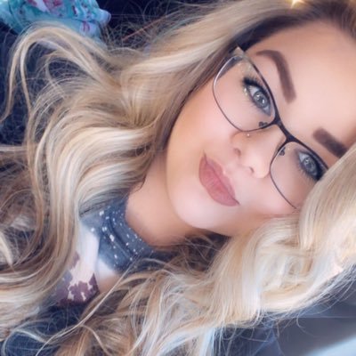 • 27 • Wife • NiNi • Girl Momma • Fur Mom • Republican • Christian • Cows & Manatees  •