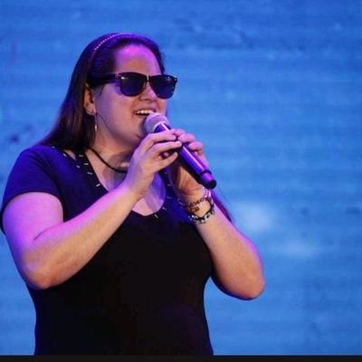 Cantar es mi único idioma🎤🎶.
Solo el Amor nos puede Salvar❤️🏳️🌈.
Pacifista y vegetariana☮️🍎🥕
Vocal coach Infantil en @profemagaparapeques 👦👧👶