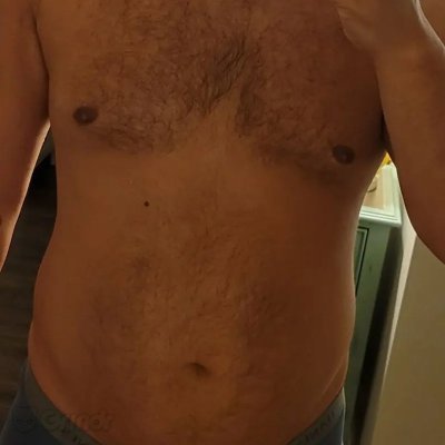 6'1 235lb just hit 30.  Always been curious.  Love masculine guys with meat on their bones.  Thick dads with big dicks are fuckin hot