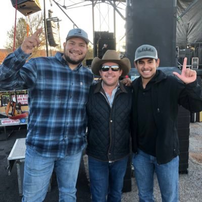 logangoebler's profile picture. rest in peace coach null.