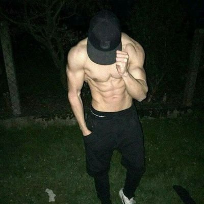 vQFKZgOSMP42wU6's profile picture. قد يبيع الإنسان شيئاً قد شراه.. ولكن لا يبيع قلباً قد هواه. 💔