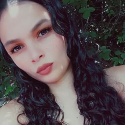 Sou Taynara tenho 19 e tenha uma filha pequena e uma enteada e sou casada 🙌