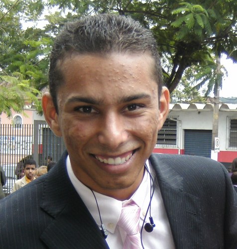 facebookeiro, twitteiro, arteiro, sem dinheiro..enfim..monte de coisa negativa..