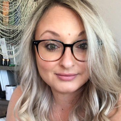 layla_0_o_bug's profile picture. Designer of things. o|||||||o Girl. 🐶 Lover. 🐱 Lady. 🌳 Hugger. 🤱🏼 Mom. And just real, Just Me.