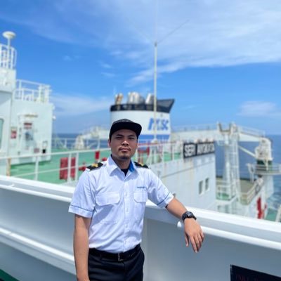 frzlbhrdn's profile picture. sadge