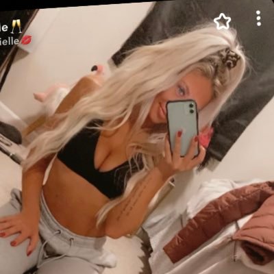 daniiixoxo3's profile picture. new twitter. o h i o / instagram: daniiixoxo20