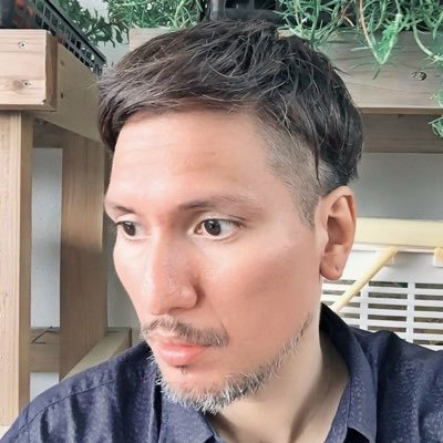 音楽業界、ファッション業界と渡り歩き、2010年に創業メンバーとして、琉球インタラクティブ株式会社に参画。現在は琉球アスティーダ取締役/スポンサー営業/ゼルバサッカースクール/フットボールクリエイター/ビジネス×スポーツで沖縄から世界へ!ビジネス・サッカーに関するツイートがメイン。