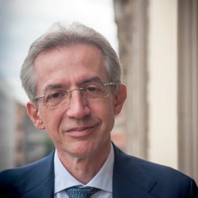 Sindaco di Napoli. Già Rettore della Federico II di Napoli, Presidente della CRUI e Ministro dell'Università e della Ricerca.