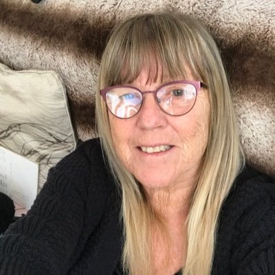 LyndaGuest7's profile picture. I'm a golden oldie