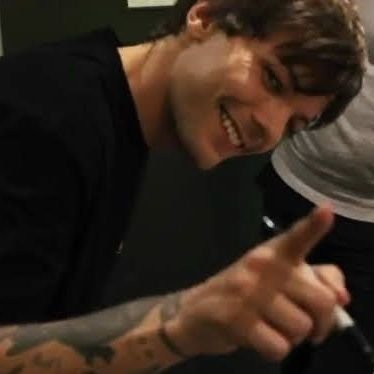 louisyt91's profile picture. me, zayn and louis listening arctic monkeys