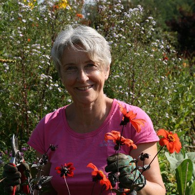 Garden manager welcoming volunteers to #helmsleywalledgarden #oursecretgarden North Yorkshire's Therapeutic Garden.