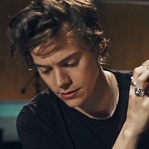 cvnyonmvon's profile picture. 🖤 ; cwtch (n.) harry