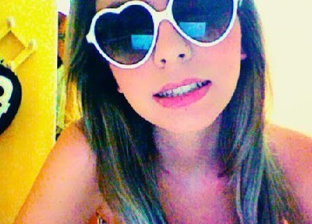 não julgo as pessoas pela beleza e sim pelo o que ela é. Sou divertida e tento esta sempre feliz com a vida