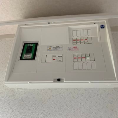 ofXNibIJLrnM2j1's profile picture. 電験3種とったぞー！と2級電気施工管理技士もとったー、第二種、第一種電気工事士、取得済という事でついに電気資格グランドスラム笑　今後の方向性と取るまでを思いつくままにつぶやきます！