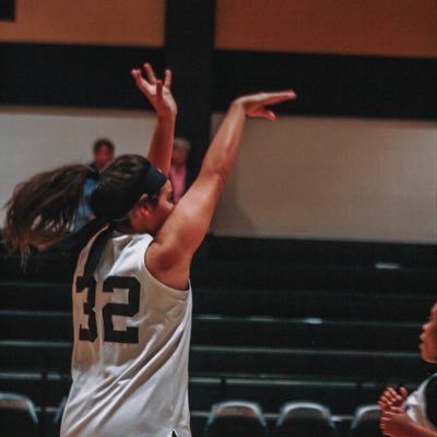 • 5’8 SG, PF 🏀• Girl’s Javelin, Discus, & ShotPut • 4.4 GPA • Pendleton High School 2023