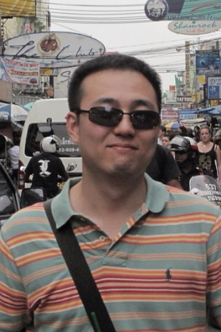 Media industry insider who's into tech, internet culture, gadgets, and among other things, novels, films, music, and writing.