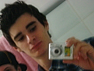 Segue De Volta ? Por Favor  ? #%#
O Mlk Que a Cada Dia Pensa em Melhorar As Idéias ; )