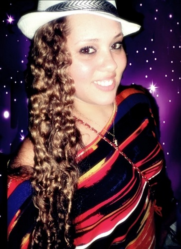 　　soou aqeelα princesiiinhα dos contos de fαdαs,aqelα qeê briincαvα de piiqêesconde, aqelα qeê fαziiα coisαs errαdαs,qeê qeriα crescer...
e cresceuu'