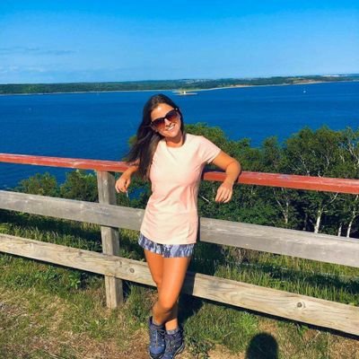 Laura74492302's profile picture. 