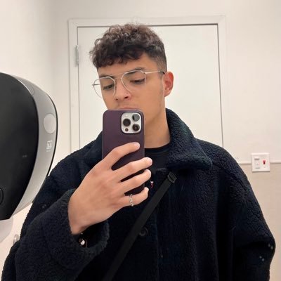 Robdelira's profile picture. 