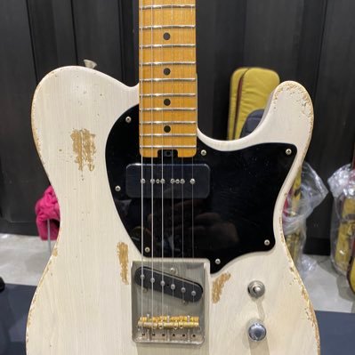 ツバサギターの商品情報です。 お問い合わせはHIBIKI Corporation まで。2007年より同じ古巣出身のギター製作家 田中千秋とパートナーシップを持って企画開発してきました。 Hibiki Kojima